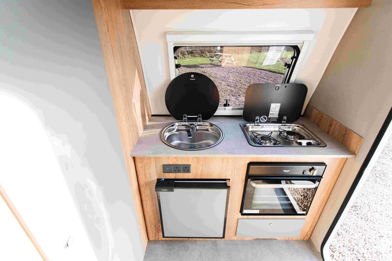 Freedom Jetstream First Class - Lightweight two berth caravan with bathroom