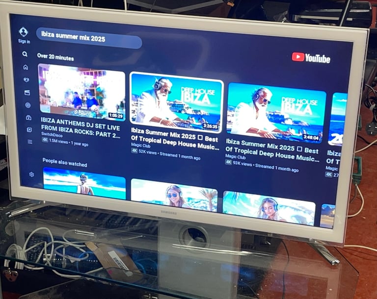 Smart TV: SAMSUNG Model : U32F4510AK