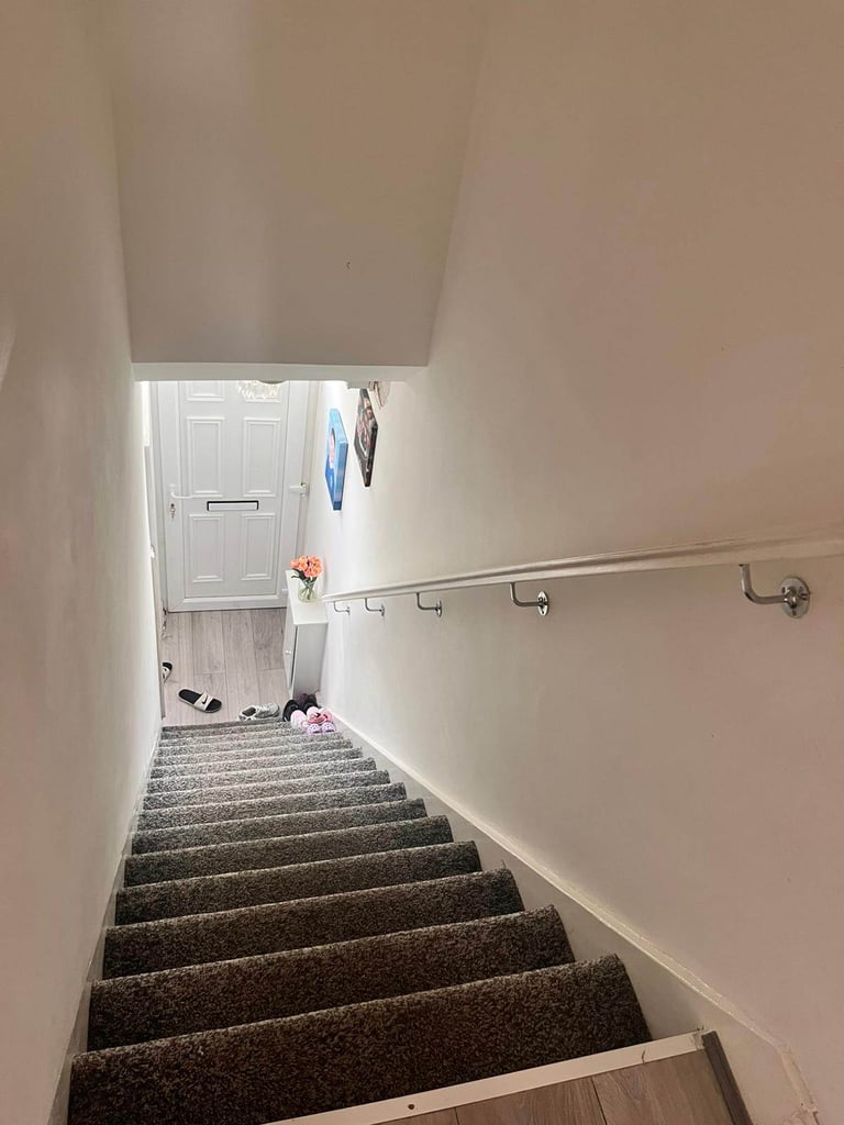 2 Bedrooms house to let (unfurnished)