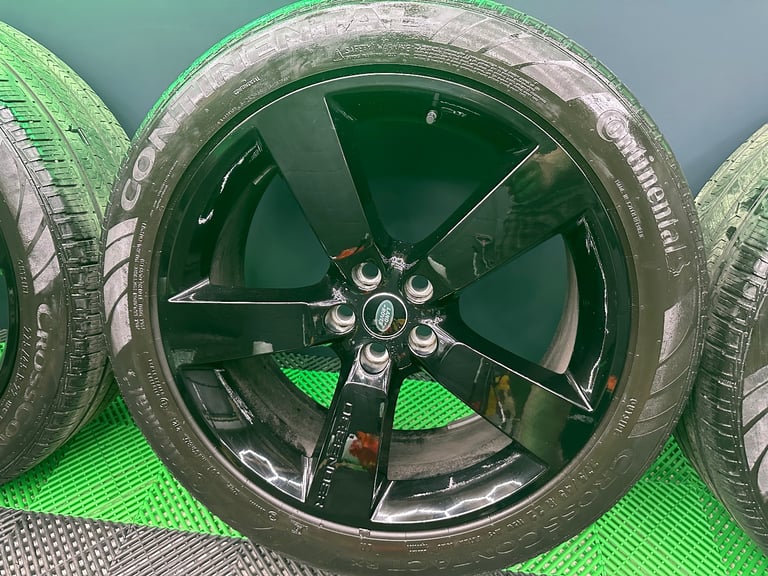 Land Rover Defender Genuine L663 22 inch Style 5098 Gloss Black alloy wheels & all Continentals!