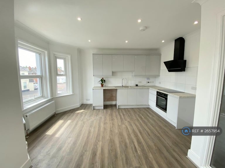 image for 2 bedroom flat in Stewart Road, Bournemouth, BH8 (2 bed) (#2657954)