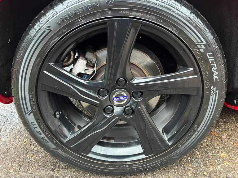2015 Volvo V40 2.0 D4 R-Design Nav Hatchback 5dr Diesel Manual Euro 6 (s/s) (190 ps) HATCHBACK Di...