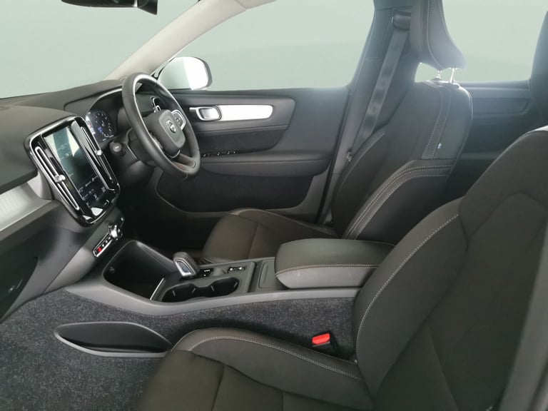 2020 Volvo XC40 1.5 T3 Momentum SUV 5dr Petrol Auto Euro 6 (s/s) (163 ps) - SENSUS SAT NAV  Suv P...