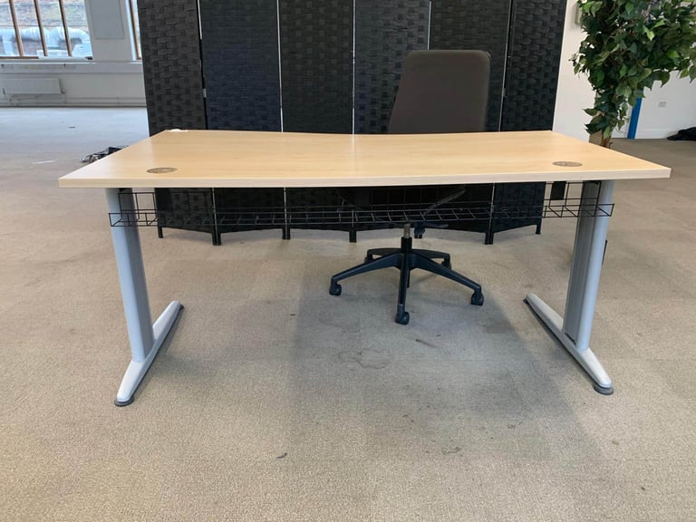 Used office wave desks for sale wood £75 each 30 available