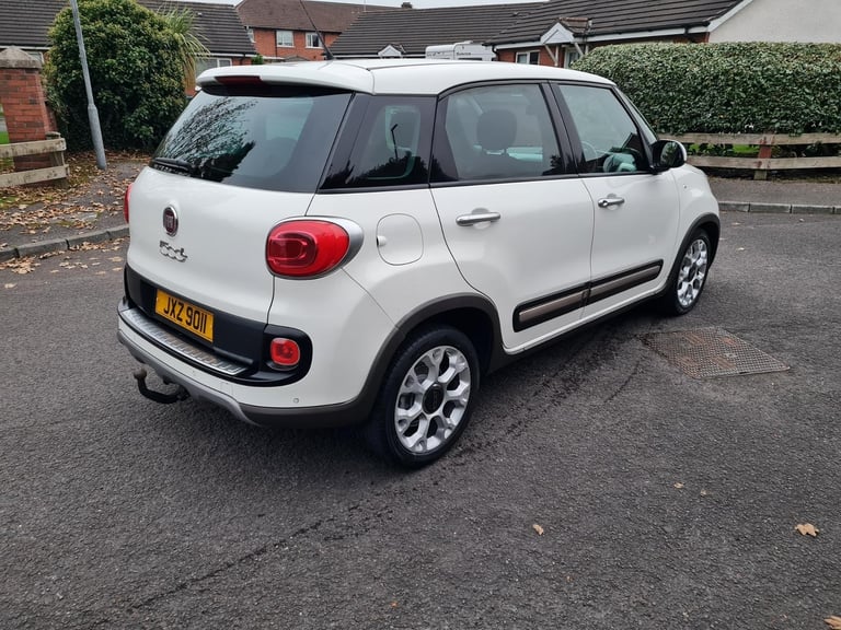 Fabulous Diesel 2014 Fiat 500L Lounge 1.6 Multijet Mpv around 60-63 mpg 2014, Manual, 1598 (cc)