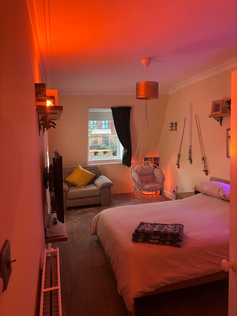 Fully furnished 2 bedroom flat Hillhead