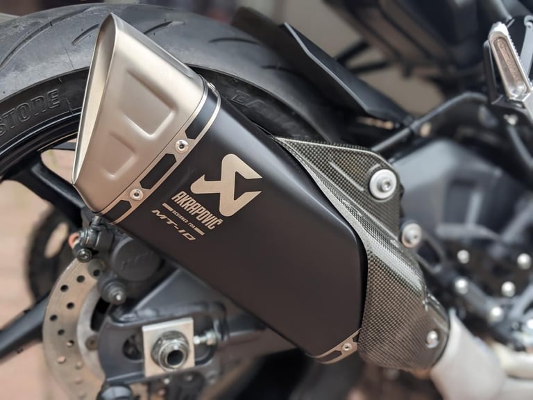 YAMAHA MT-10 2022 - TECH BLACK - AKRAPOVIC - RECENT TYRES - 5 SERVICE ENTRIES