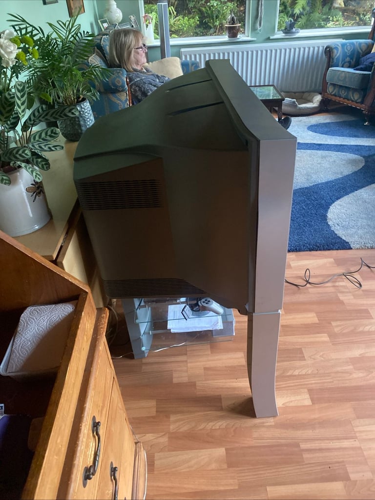 Panasonic Quintrix TX32PS500 CRT Retro Gaming TV with Surround Sound System and  Remote