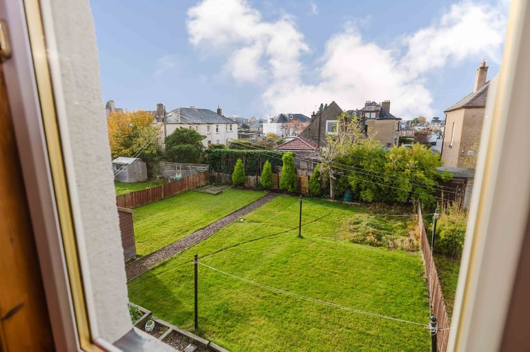 Desirable, 2 bed, 1st floor furnished flat with private garden, in Corstorphine – available soon!