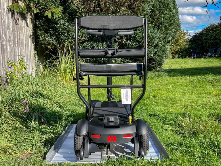 Pride GoGo MG2 Ultra Light FOLDING MOBILITY SCOOTER 14.7KG AIRLINE SAFE was £2495