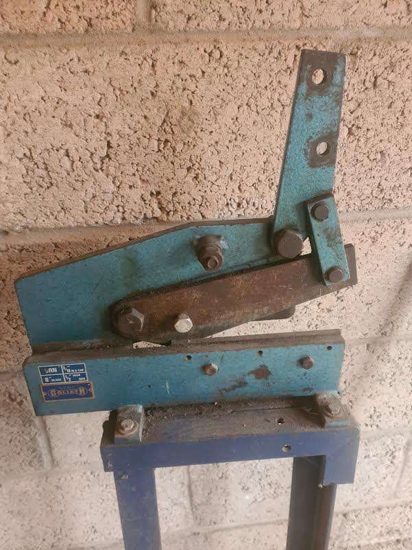 Lever guillotine - free standing.