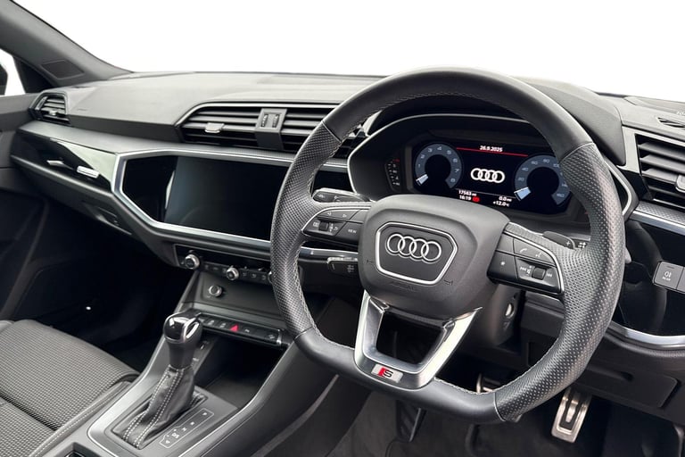 2022 Audi Q3 Black Edition 40 TFSI quattro 190 PS S tronic SUV PETROL Automatic