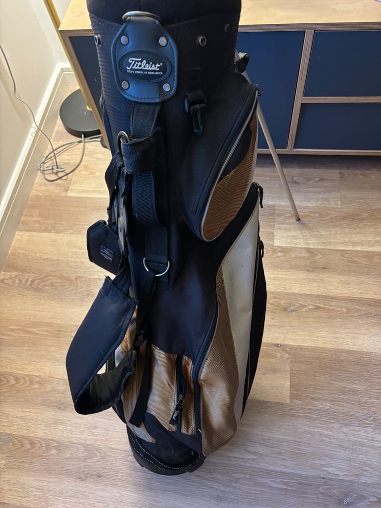 image for Titleist golf bag 