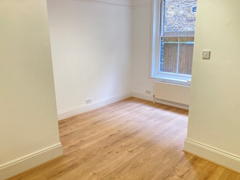 Includes Bills Converted New Ground Studios Shower WC DBedRoomKitchenDineSit VeryNearTubeBusShops