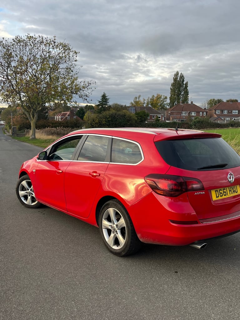 Vauxhall, ASTRA, Estate, 2011, Manual, 1956 (cc),5 doors - Image 6