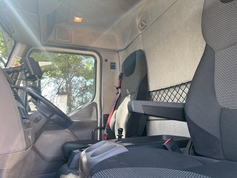 DAF TRUCKS LF 280 18 TONNE FRIDGE U/FLOOR LIFT 