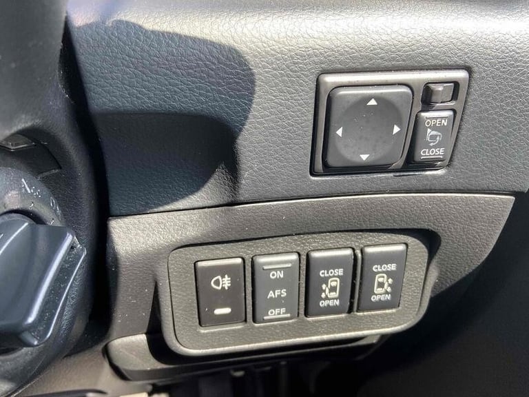 Nissan  0.0  MPV 