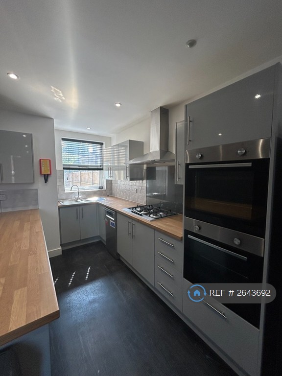 6 bedroom house in Garnier Street, Portsmouth, PO1 (6 bed) (#2643692)