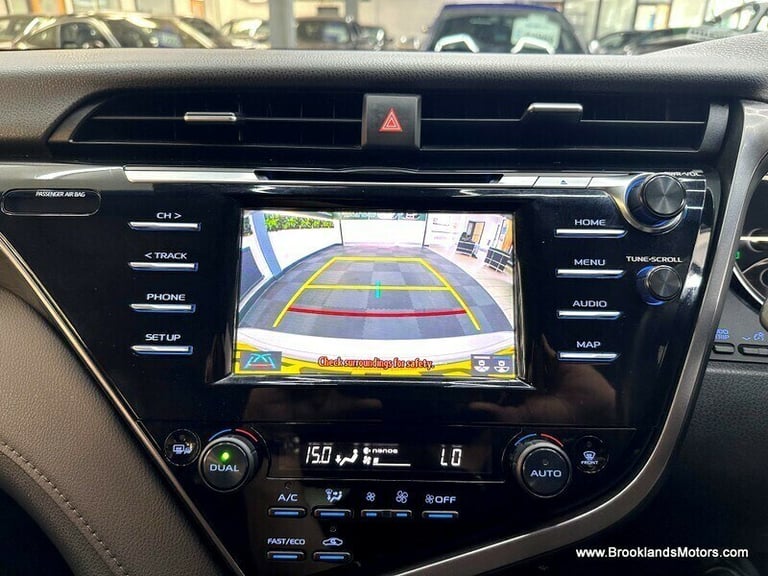 Toyota Camry 2.5 VVT-I DESIGN [SAT NAV, LEATHER, HEATED SEATS &amp; REVERSE CAMERA]
