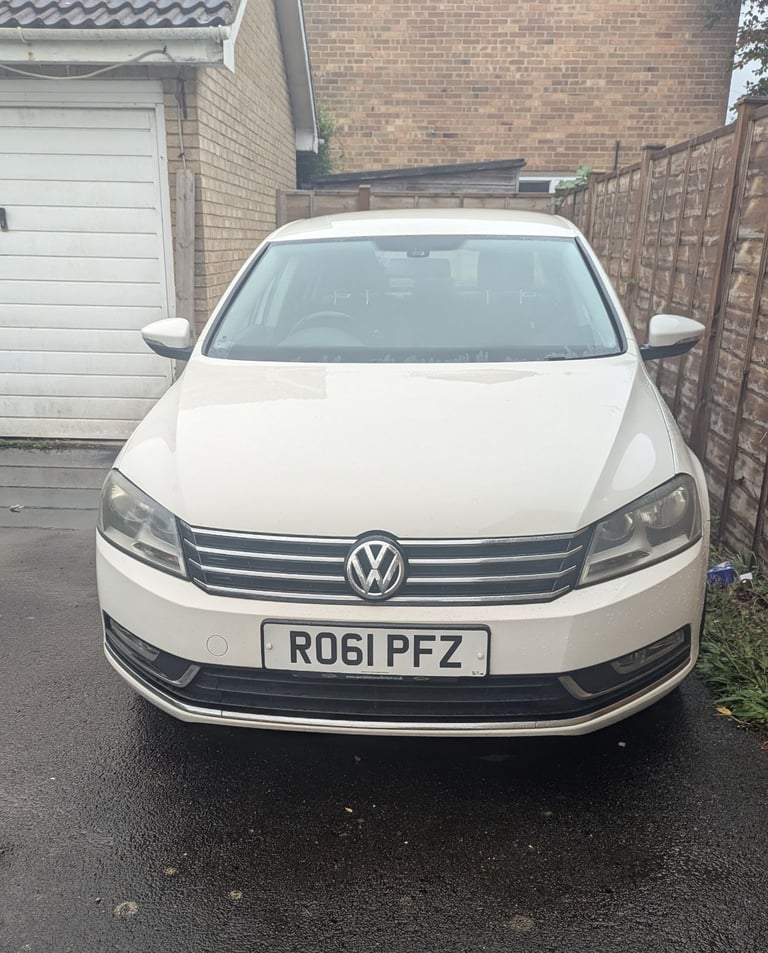 Volkswagen, PASSAT, Saloon, 2011, Manual, 1598 (cc), 4 doors