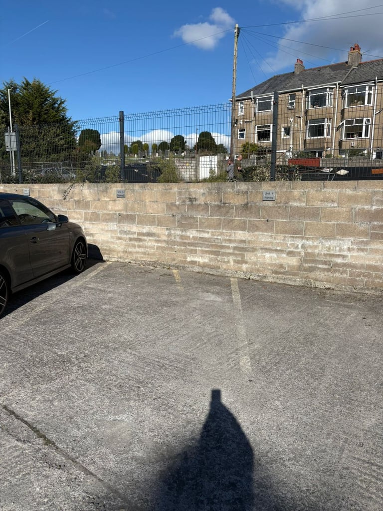 COMMERCIAL UNIT FOR RENT