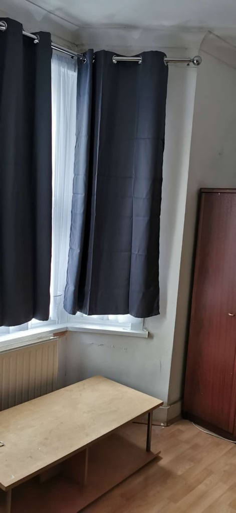 1 big bedroom to rent in North Greenwich next to IKEA. Microwave Cooking Only!