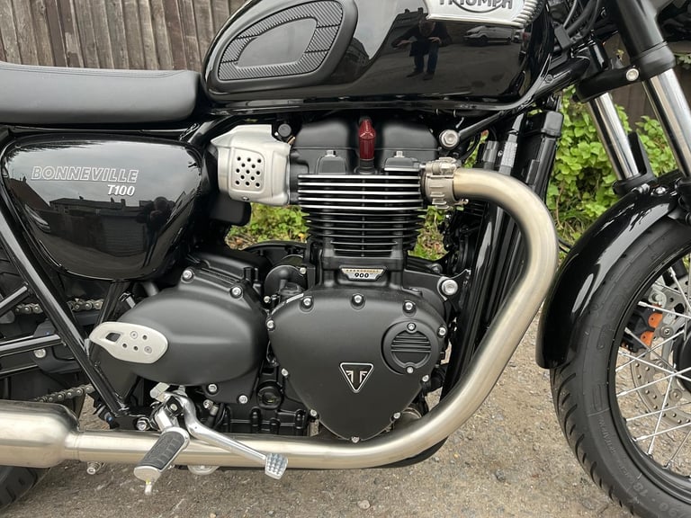 TRIUMPH BONNEVILLE T100, 2025(75), 6 DELIVERY MILES, STUNNING MOTORCYCLE, £8995