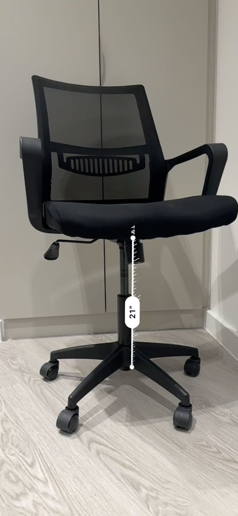 image for Ergonomic Mesh Office Chair – Adjustable Height & Smooth Casters – Excellent Condition
