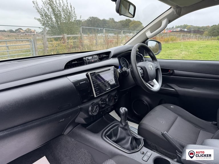 2020 Toyota Hilux 2.4 D-4D Active Pickup Extended Cab 4dr Diesel Manual 4WD Euro 6 (3.5t) (15 Pic...