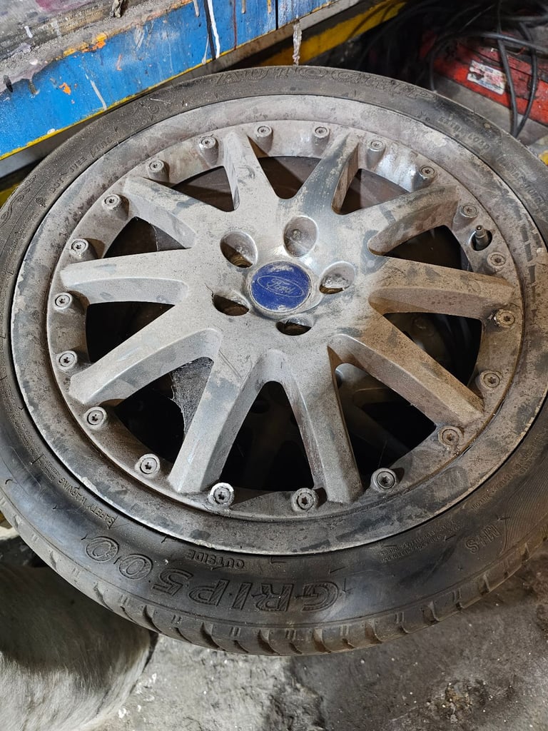 image for 4 Ford wheel & tyres 225/18