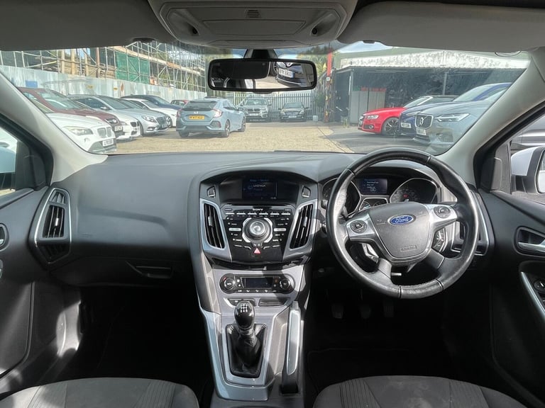 2011 Ford Focus 1.6 Titanium Euro 5 5dr HATCHBACK Petrol Manual
