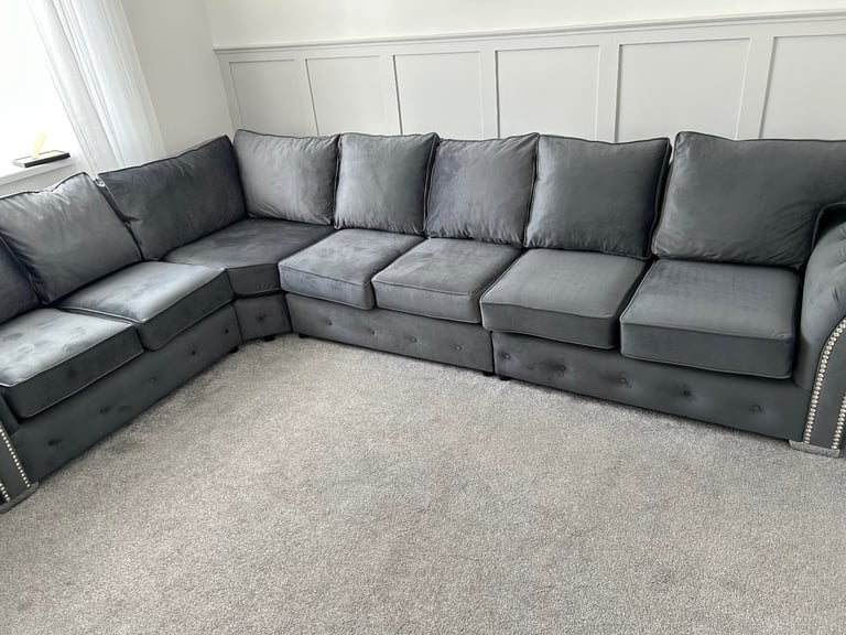 Beautiful new 7 seater corner sofa 