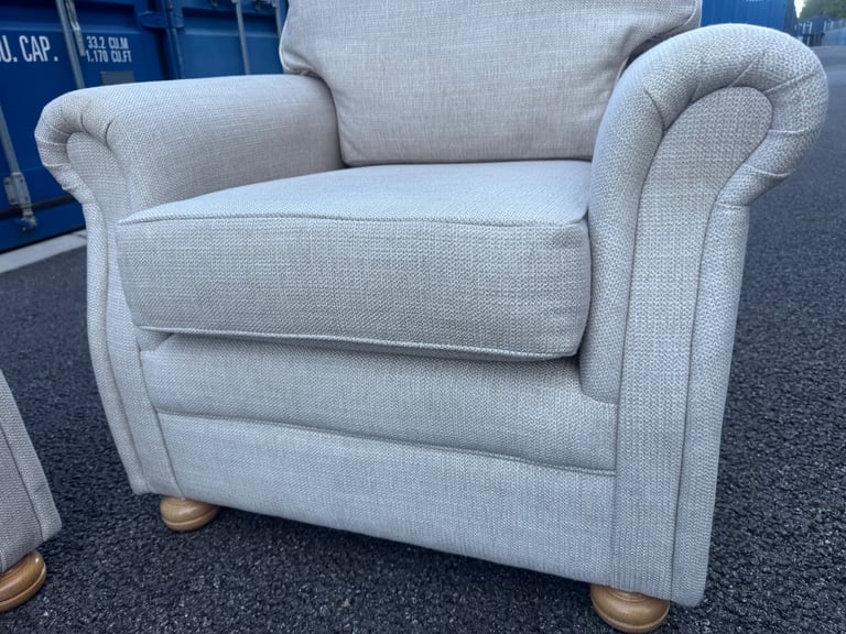 Very good quality three piece Suite thorngateupholstery