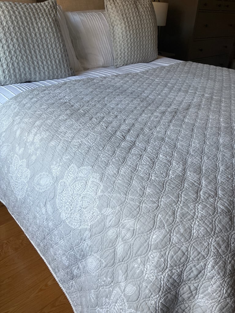 image for Bed cover & 2 cushions 