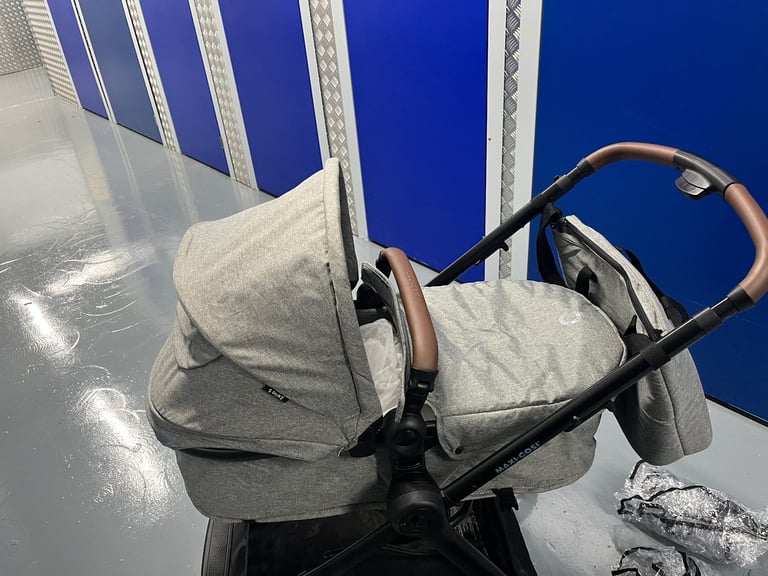 Maxi cosi travel system pram pushchair car seat 