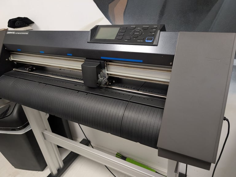 Graphtec CE7000-60 Cutter with Sensor and Stand