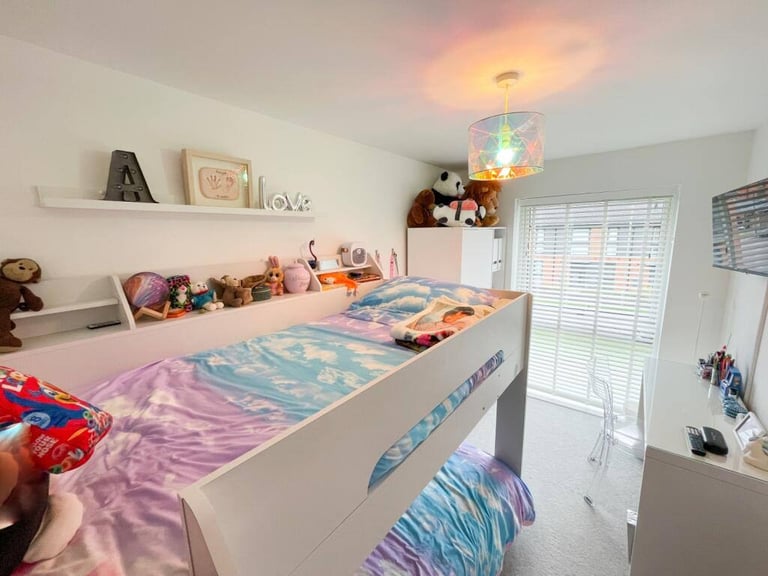 Modern 3-Bedroom house in Dukes Quarter, Bordon.