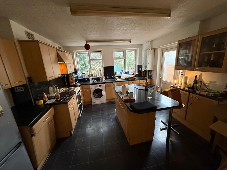 G8 Properties are pleased to offer this beautiful 4 bedroom house, on Beaconsfield Road, E10 5RD