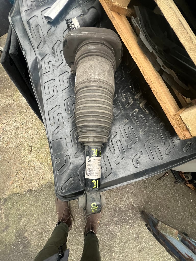 BMW 5 SERIES  2018 G31 M-SPORT driver side rear  Air SHOCK ABSORBER   