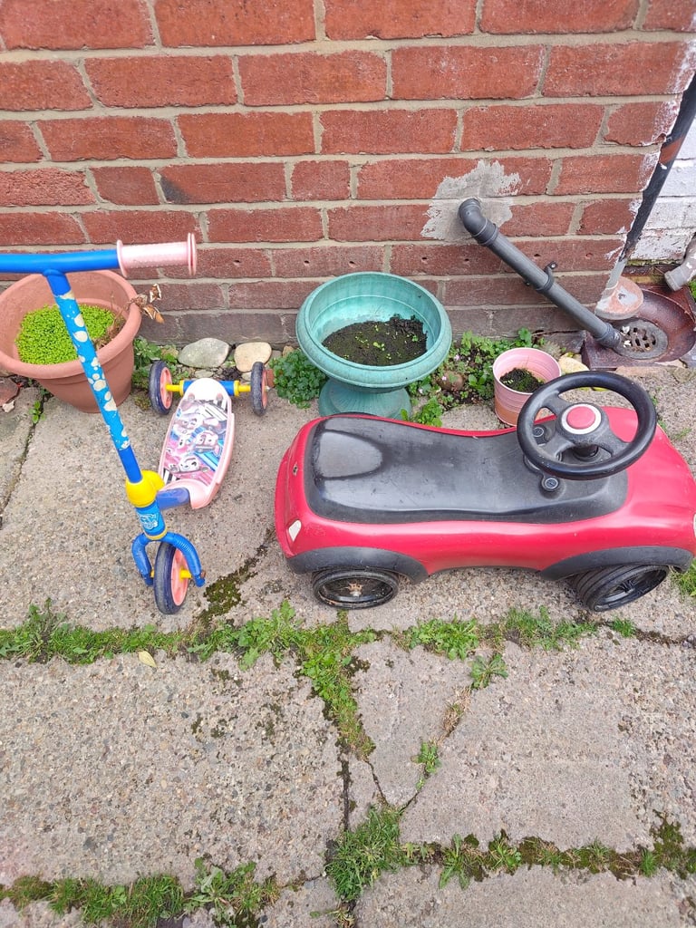 image for Kids Paw Patrol scooter and red Mini 