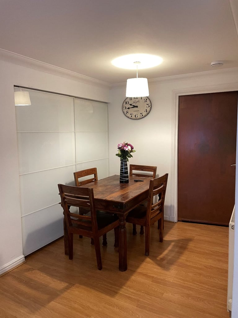 Modern, two bedroom furnished ground floor flat on Pirrie St. Leith, available 08/12/25, £1400 PCM