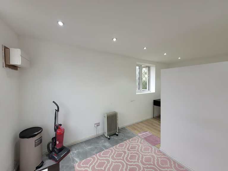 Studio or ensuite double room near elm park, Rainham, RM13 