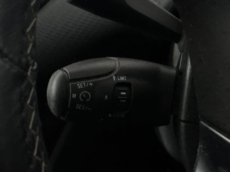 2019 Peugeot 2008 1.2 PureTech Allure Premium SUV 5dr Petrol Manual Euro 6 (s/s) (82 ps) - RE Suv...