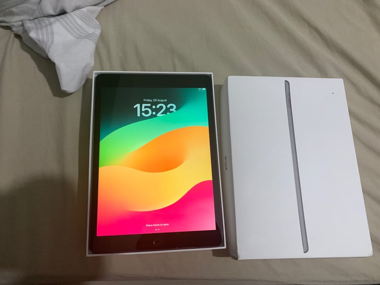 image for APPLE IPAD 8 8TH GEN EXCELLENT CONDITION 