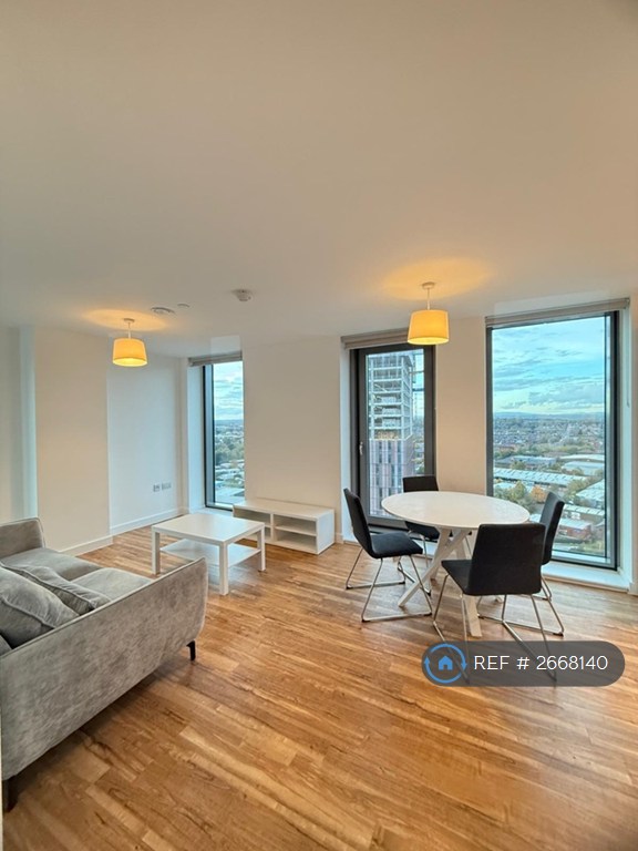 2 bedroom flat in Michigan Point Tower D, Salford, M50 (2 bed) (#2668140)
