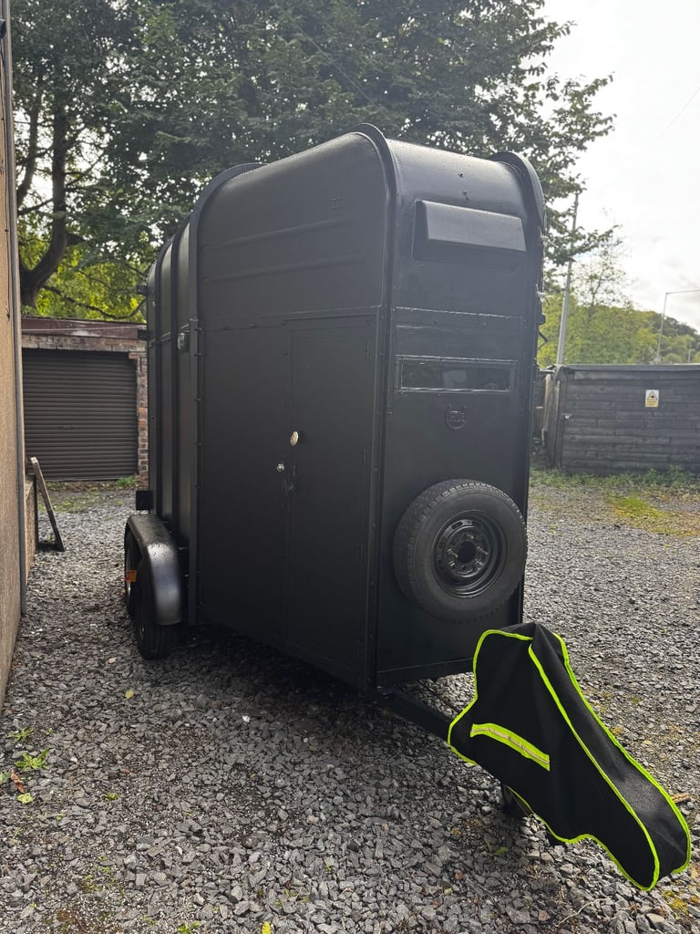 Converted Horsebox Hersteller: KNOTT Gmbh D 83125