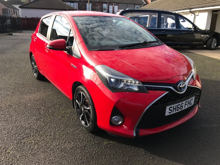 2016 Toyota Yaris 1.5 VVT-h Design E-CVT Euro 6 5dr HATCHBACK Petrol/Electric Hybrid Automatic