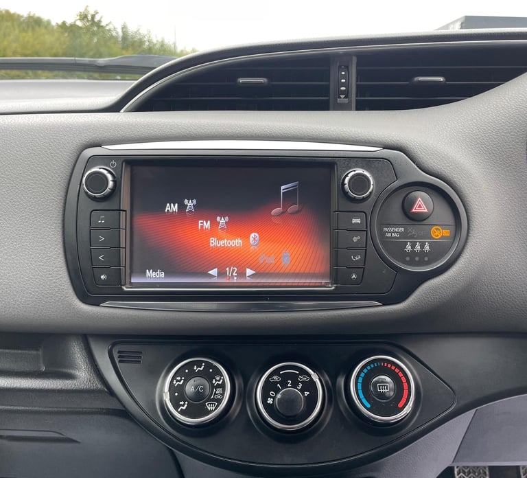 2015 Toyota Yaris 1.33 VVT-i Icon 5dr HATCHBACK Petrol Manual