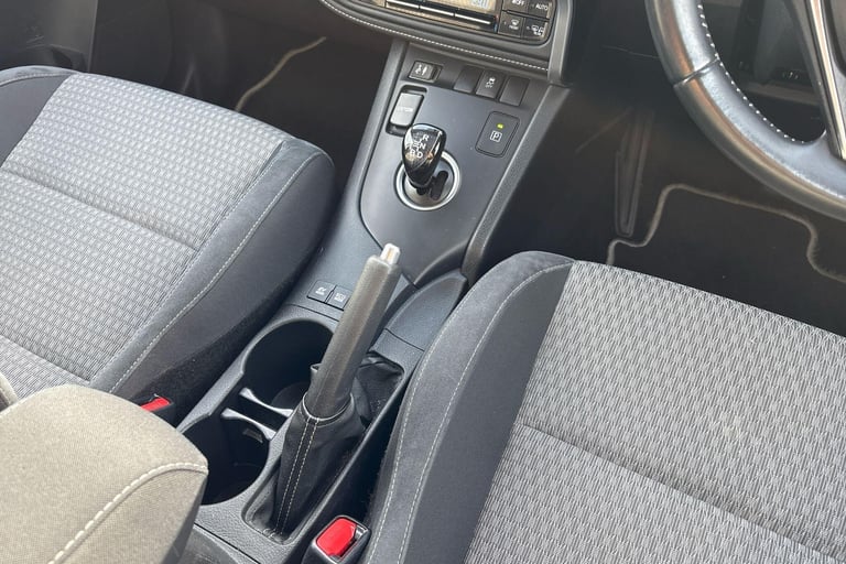 2018 Toyota Auris 1.8 Hybrid Design TSS 5dr CVT (Nav) Hatchback Hybrid Automatic