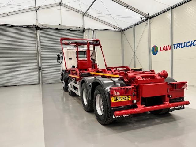 Scania P370 8x4 Rest Cab Hookloader Manual